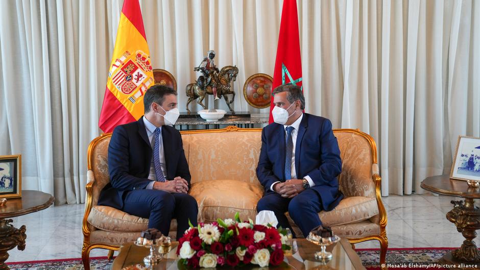Spanish Prime Minister Pedro Sanchez is welcomed by Morocco's Prime Minister Aziz Akhannouch as he arrives in Rabat on an official visit, in Morocco, 7 April 2022 (photo: AP Photo(Mosa'ab Elshamy)