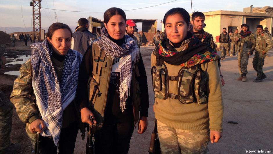 Kurdish female fighters of the YPG militia in northern Syria (photo: DW/K. Erdmann)