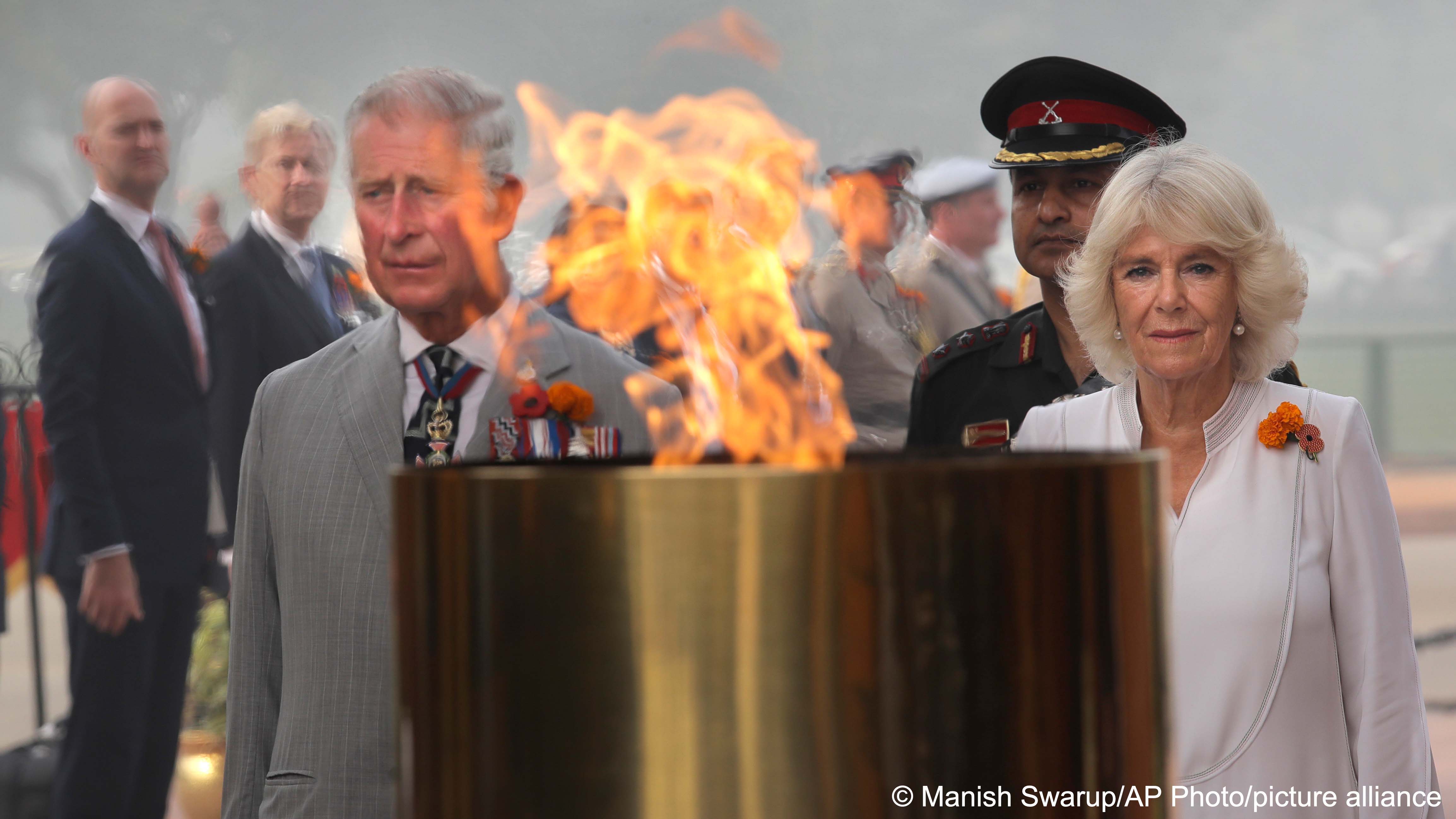 FILE - Britain's Prince Charles and his wife Camilla, Duchess of Cornwall, visit the India Gate war memorial in New Delhi, India, 9 November 2017 (photo: AP Photo/Manish Swarup, File)