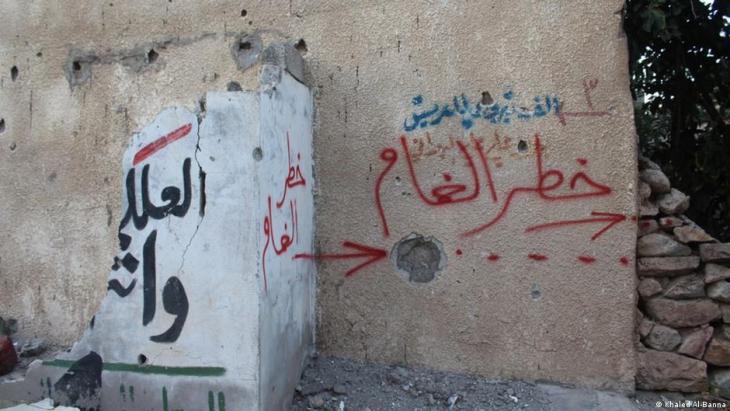Warning against mines on a house wall in Yemen (photo: Khaled al-Banna)
