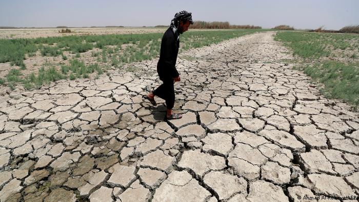 نهر دجلة شريان العراق الحيوي ضحية للتغير المناخي فهل على سدود تركيا إتاحة مياه أكثر؟ 10 Der Tigris - die Lebensader des Irak Foto AFP