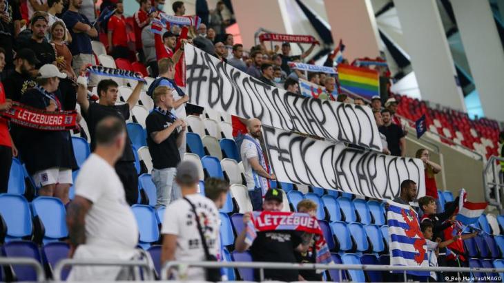 Banner calling for a boycott of the FIFA 2022 World Cup in Qatar at a qualifier match in Luxembourg (photo: Ben Majerus/Imago)