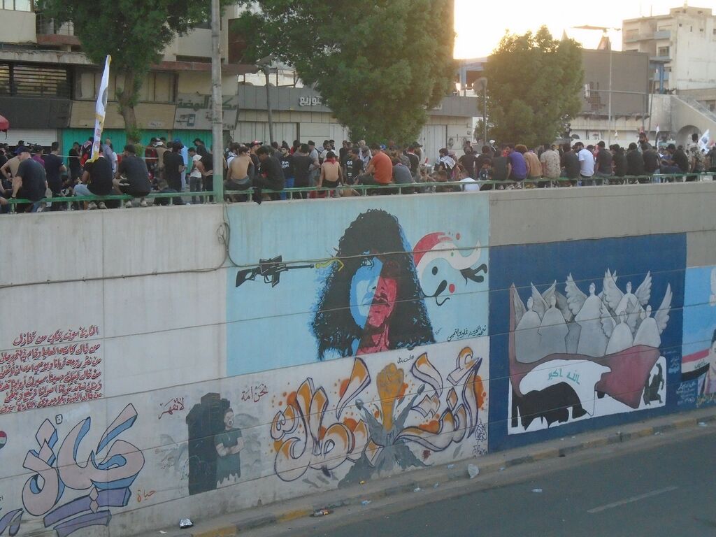 Protestierende auf dem Tahrir-Platz in Bagdad; Foto: Birgit Svensson