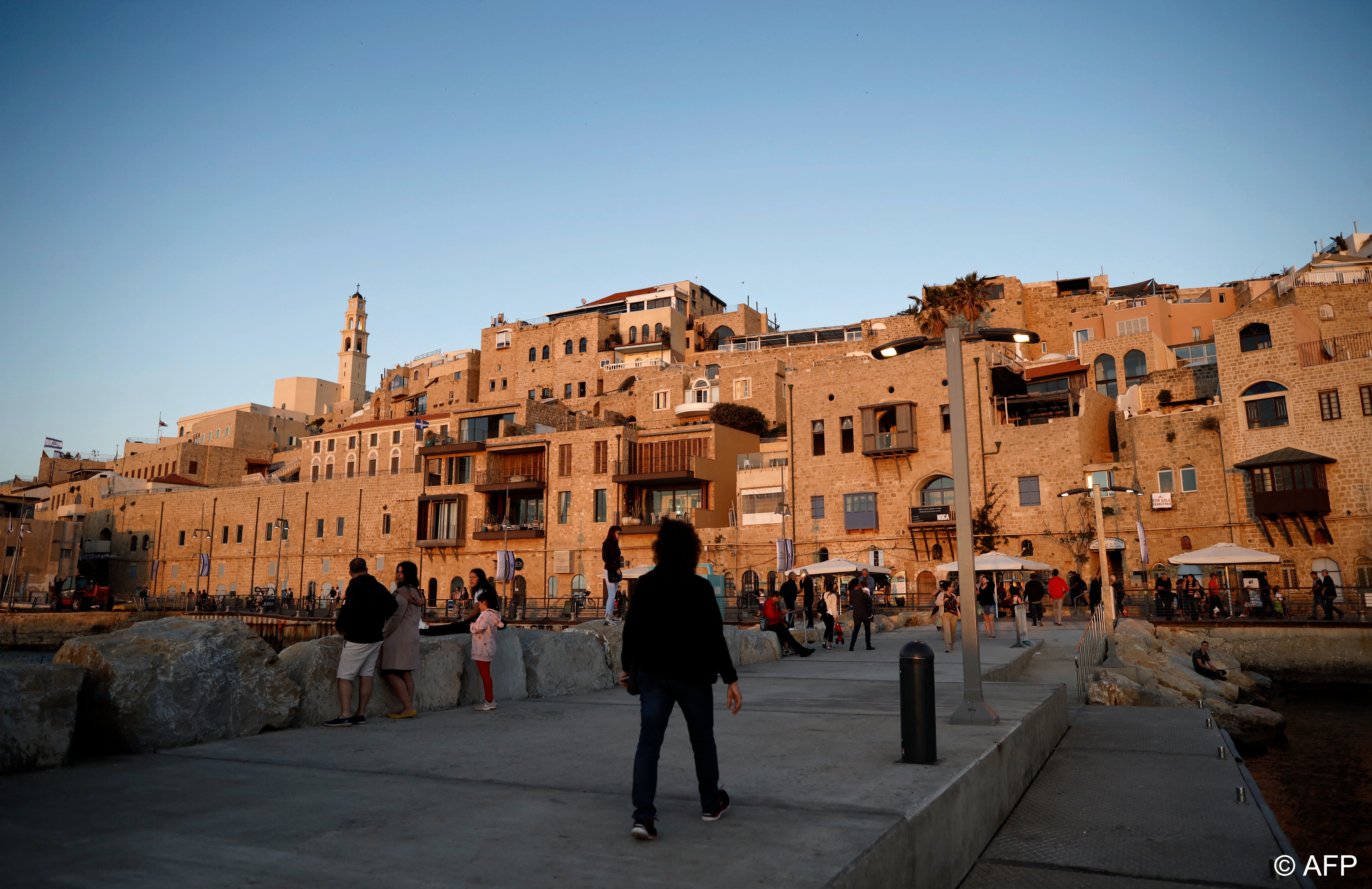 What is Palestinian? The Israeli population includes about twenty percent Arabs, they are Muslims or Christians and often refer to themselves as Palestinians. Many of them live in the big cities like Jerusalem or, as here, in the old city of Jaffa in Tel Aviv.