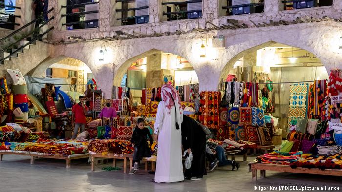 Vendors sell rugs and other items in the Souq Waqif Markt in Doha