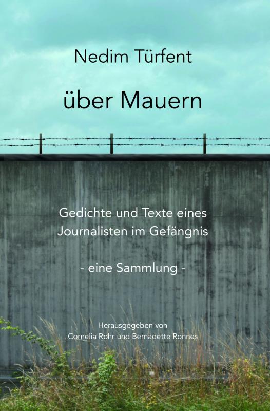 الغلاف الألماني لكتاب الصحفي الكردي التركي نديم تورفنت "فوق الجدران - مجموعة قصائد ونصوص صحفي في السجن".  Cover of Nedim Turfent's "Über Mauern. Gedichte und Texte eines Journalisten im Gefängnis", literally 'Over Walls. Poems and Texts by a Journalist in Prison', published in German by Amnesty activists Cornelia Rohr and Bernadette Ronnes