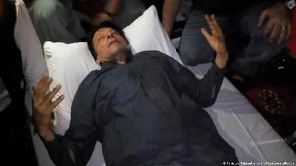 Der ehemalige Premier Imran Khan wurde angeschossen; Foto: Foto: Pakistan Tehrik-e Insaf/AFP/picture-alliance