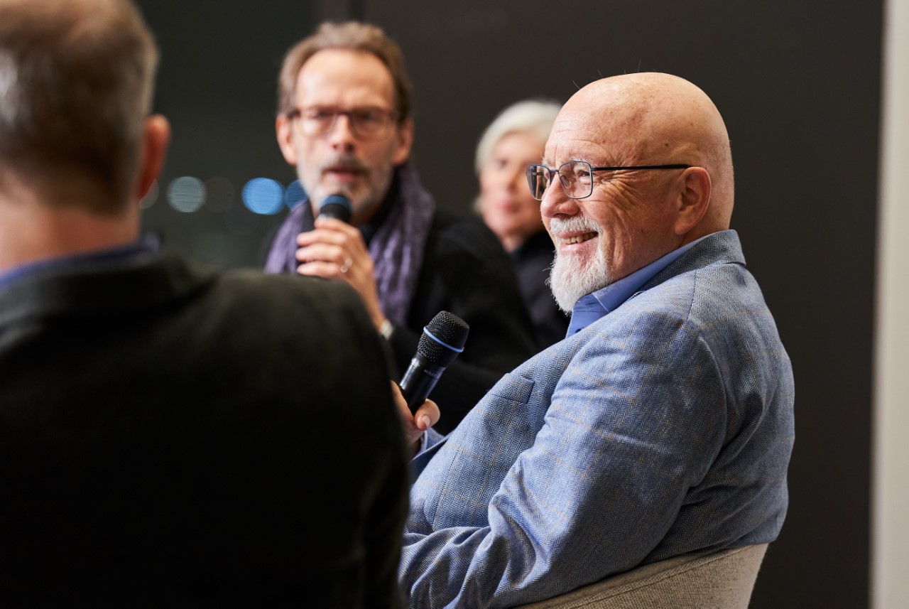 Panel discussion with translator Otto Hoeschle at the Sufi Festival in Hamburg's Elbphilharmonie (photo: Claudia Höhne)