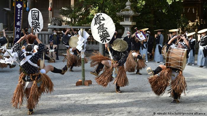 Dancers in Japan dance furyu-odori