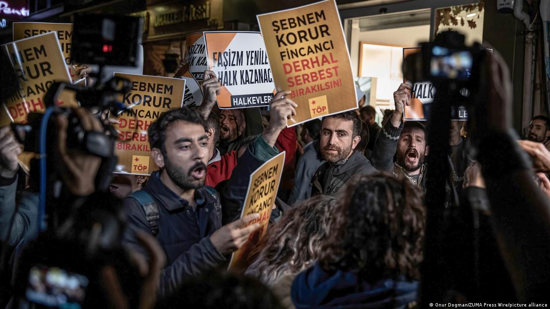 Protests in Istanbul in October 2022, following the arrest of Sebnem Korur Financi of the Turkish Medical Association (photo: ZUMA Press Wire/picture-alliance)