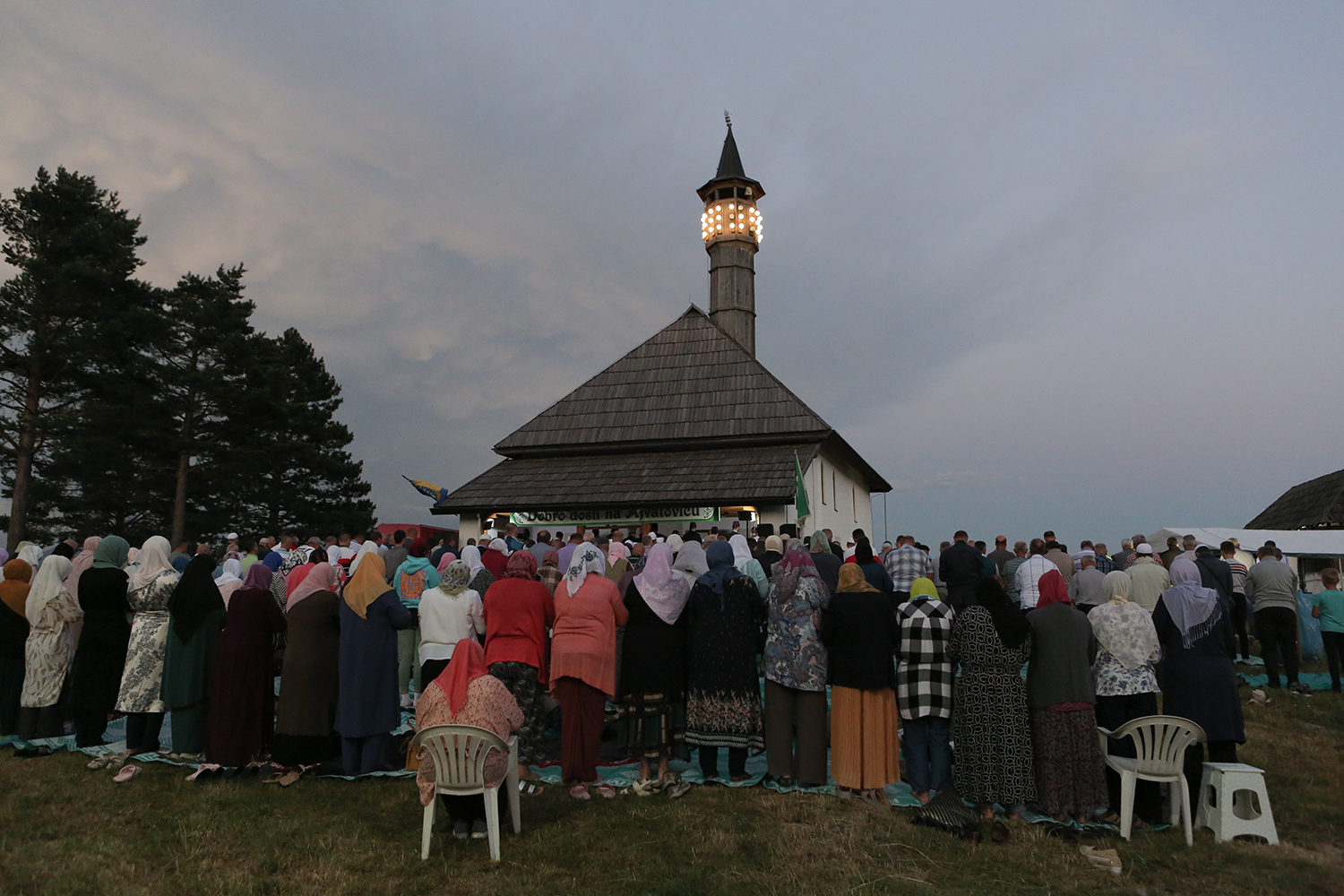 Muslim worshippers pray in the open at sundown in front of a mosque (photo: Konstantin Novakovic)