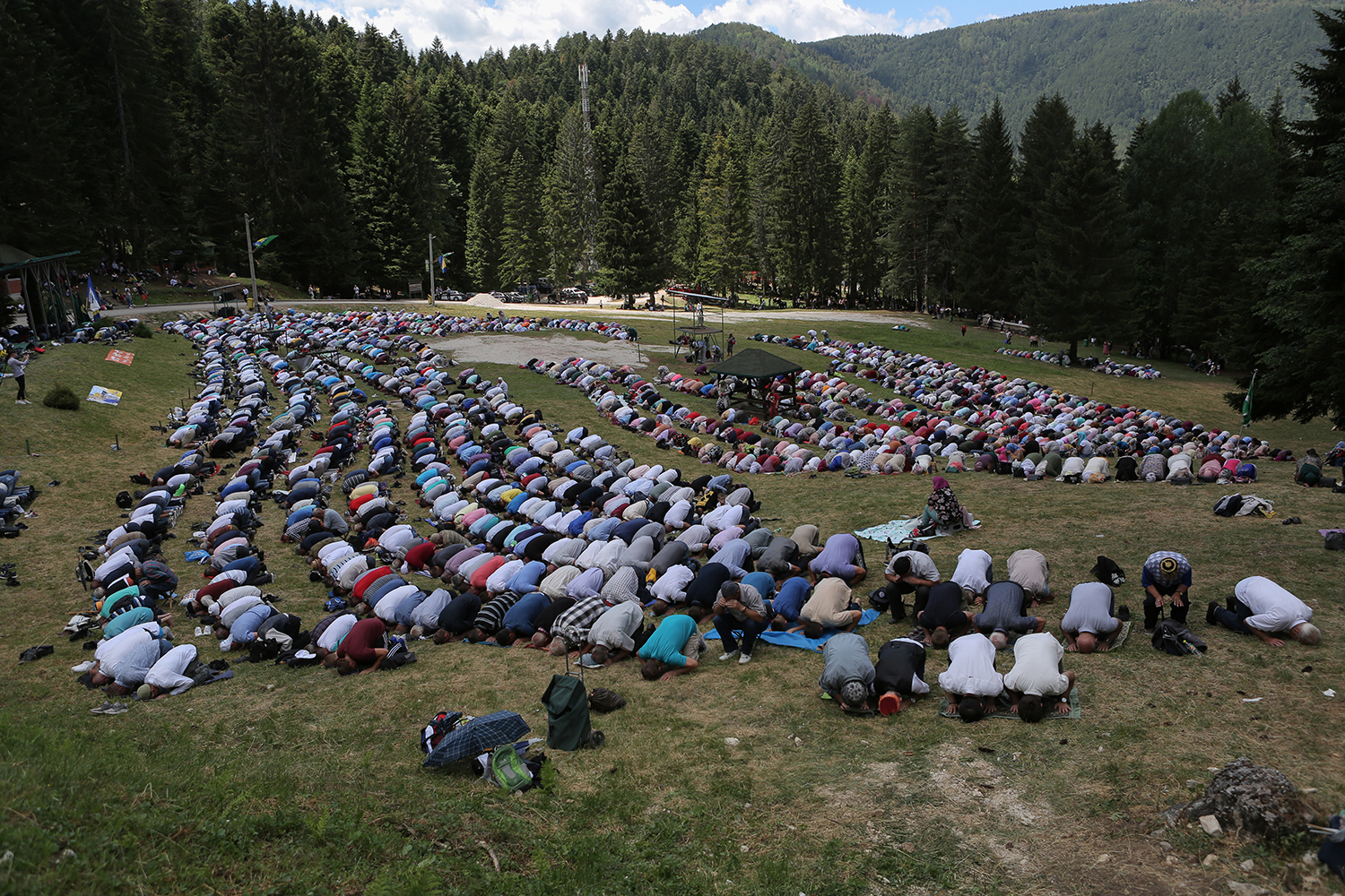 Prayer on the Ajvatovica meadow (photo: Konstantin Novakovic)