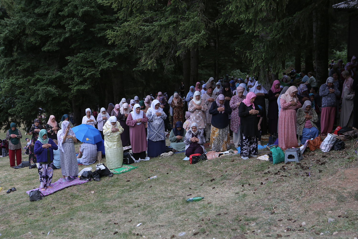 Muslim women join in the prayer on Ajvatovica meadow (photo: Konstantin Novakovic)
