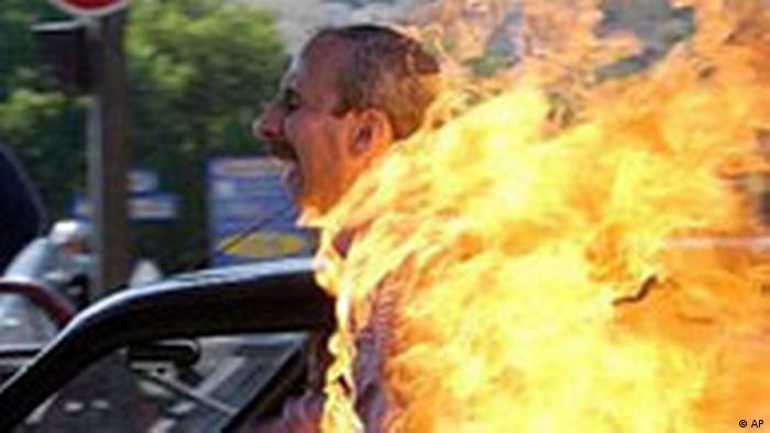 الاحتجاجات ضد نظام الملالي في إيران منذ تأسيس الخميني لـ "الجمهورية الإسلامية" الإيرانية Iran Proteste Foto AP