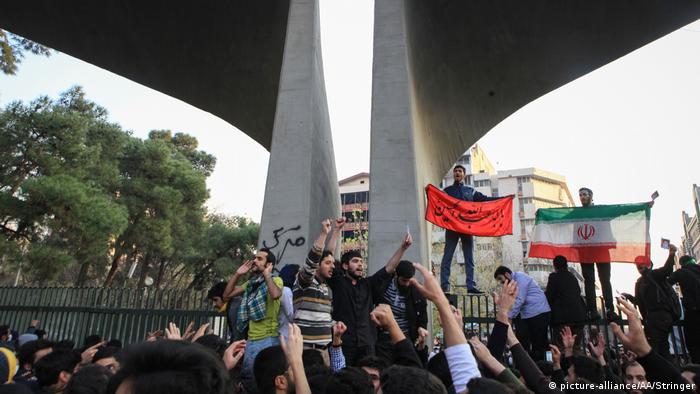 الاحتجاجات ضد نظام الملالي في إيران منذ تأسيس الخميني لـ "الجمهورية الإسلامية" الإيرانية Iran Proteste Foto Picture Alliance
