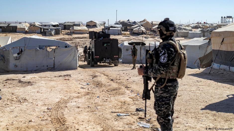 القوات الكردية منوط بها حراسة مخيم الهول في شمال شرق سوريا. Syrien al-Hol Camp in dem Familien von IS-Mitgliedern untergebracht sind Foto AFP