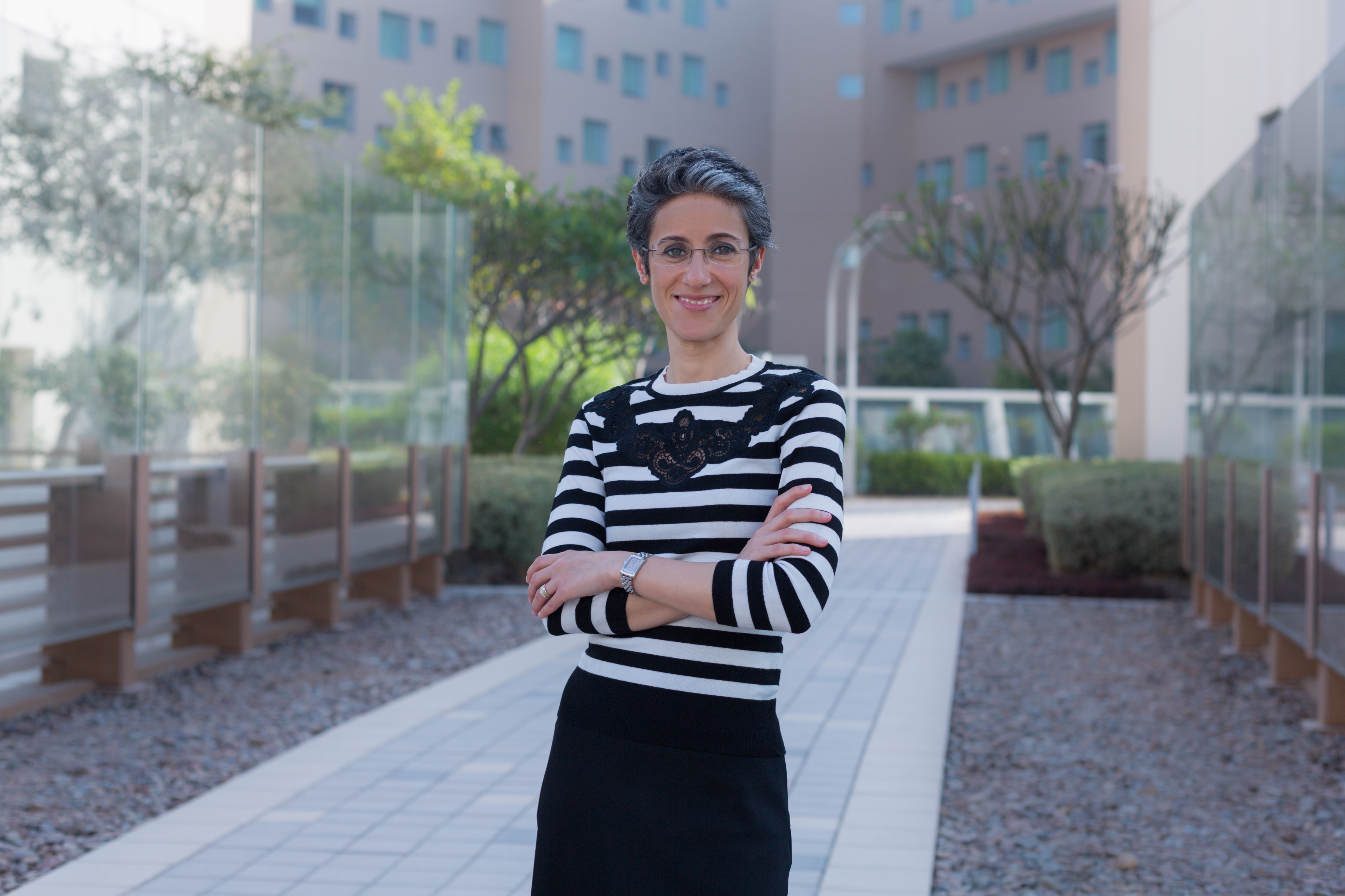 د. ليلى فاميليار محاضرة في جامعة نيويورك أبوظبي ومستشارة أكاديمية في مجال تعليم اللغة العربية. 