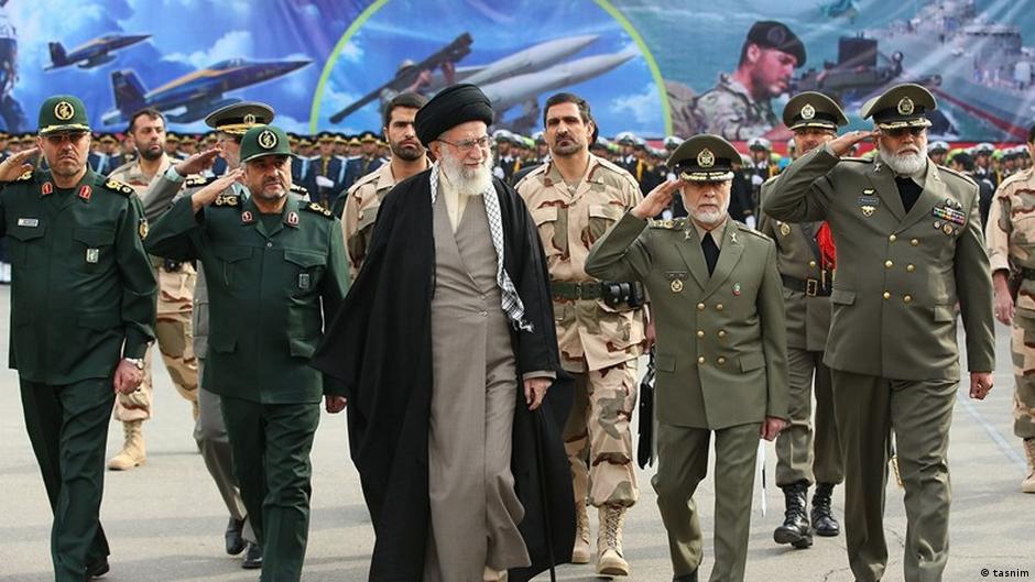 Ayatollah Khamenei with Revolutionary Guards (image: tasnim)