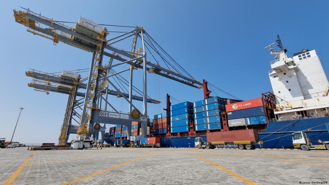 Two new cranes and a ship on the quay in the Port of Berbera, Somaliland (photo: Jonas Gerding/DW)