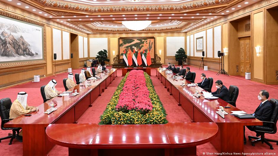 Der chinesische Staatspräsident Xi Jinping traf den Herrscher Abu Dhabis vor den Beijing Winter Olympics im February 2022 (image: Shen Hong/Xinhua News Agency/picture alliance) 