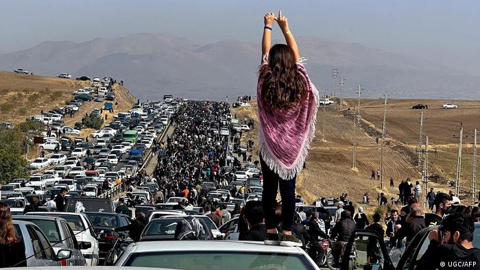 عام 2022 في صور: حروب وانتهاكات وكوارث أرضية واختراقات فضائية Iran Proteste Foto AFP