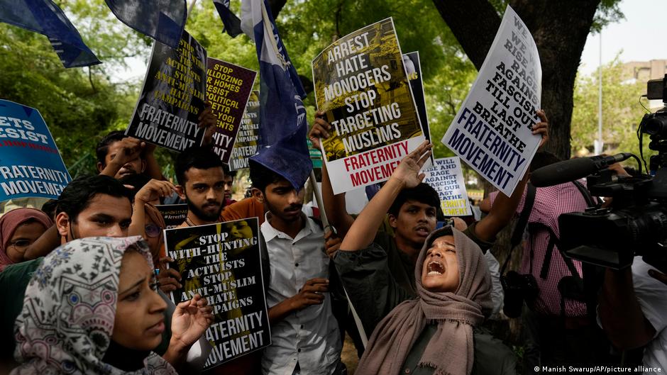 في يونيو / حزيران 2022 اندلعت احتجاجات ضد اضطهاد المسلمين في نيودلهي - الهند.  