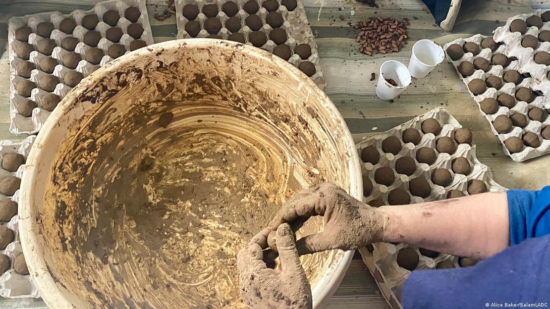 Making seedbombs from a mix of clay, earth, water and seeds (image: SALAM LADC)