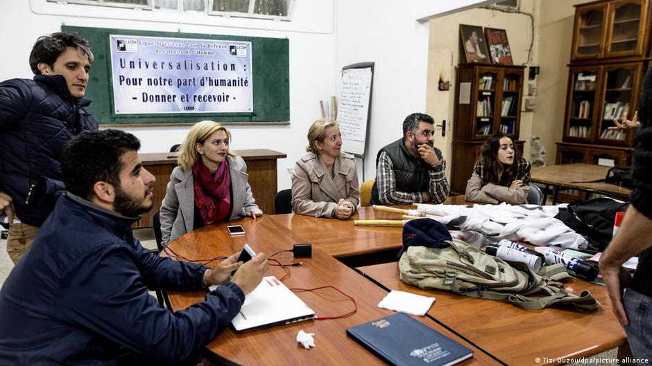 Activists in an office of the recently disbanded LADDH (image: Tizi Ouzpou/dpa/picture-alliance)