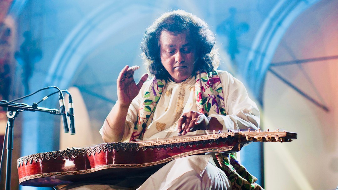'Sound of the Soul' pays tribute to late virtuoso of the sarod Ustad Ali Akbar Khan. With both men having been instrumental in bridging the gap between classical Indian and European music, it seems fitting Bhattacharya should put together this album.