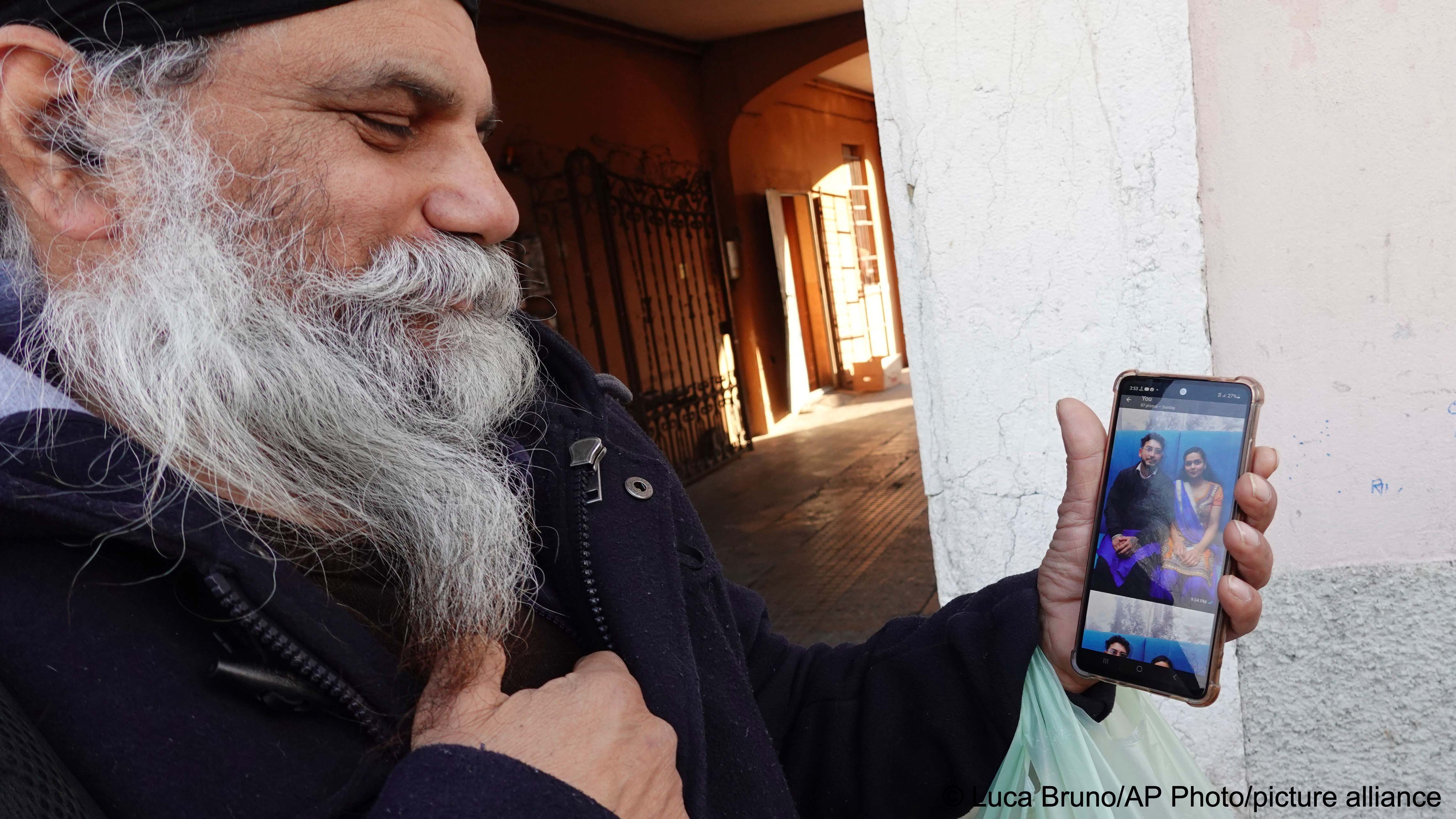 Swaranjit Singh Ghotra, photographer and wedding planner for Indian and Pakistani couples shows pictures of married couples from his Instagram account, in Brescia, Italy, 8 February 2022 (image: Luca Bruno/AP Photo/picture alliance) 
