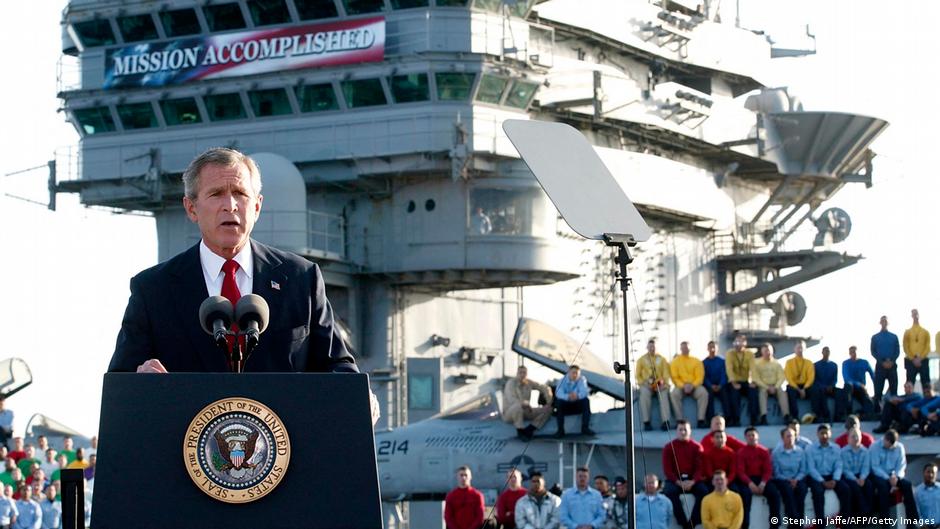 George W. Bush während seiner Rede zu Mission accomplished; Foto: Stephen Jaffe/AFP/Getty Images