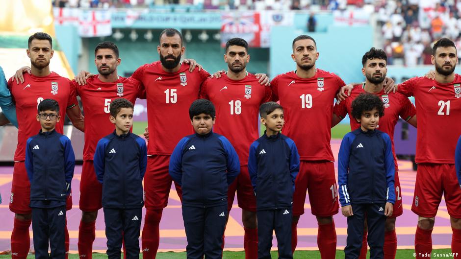 المنتخب الإيراني في مونديال قطر in Katar - Iran Fußballnationalmannschaft Nationalhymne Foto AFP