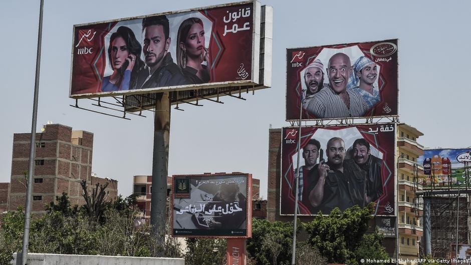 إعلانات لمسلسلات رمضان - القاهرة - مصر. Billboards for TV Ramadan series are seen in the streets of the Egyptian capital Cairo (image: Mohamed El-Shahed/AFP via Getty Images) 