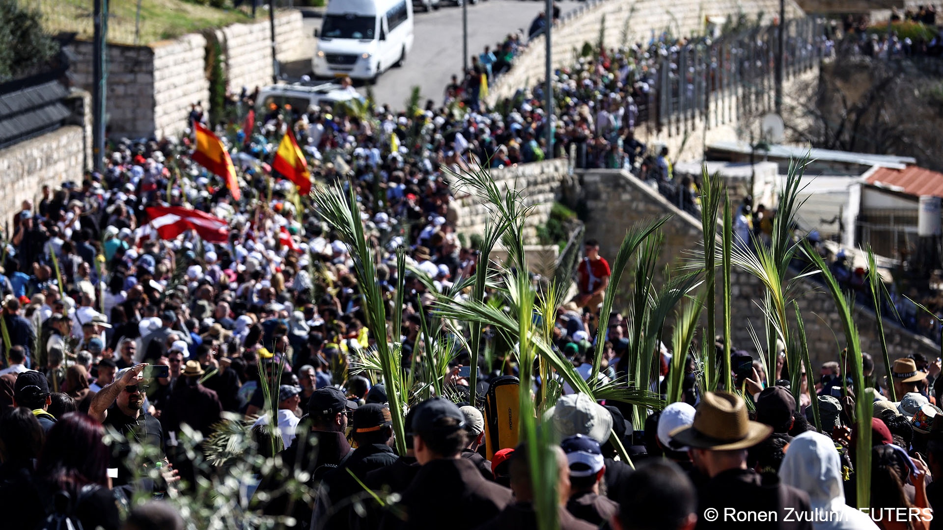 Christian worshippers attend a Palm Sunday procession on the Mount of Olives in Jerusalem, 2 April 2023 (image: REUTERS/Ronen Zvulun) 