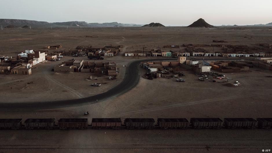 "قطار الصحراء" في موريتانيا - هو أطول قطارات العالم وأبطأها أيضا 03 Mauretanien - Zug Ein wilder Ritt durch die Sahara Foto AFP
