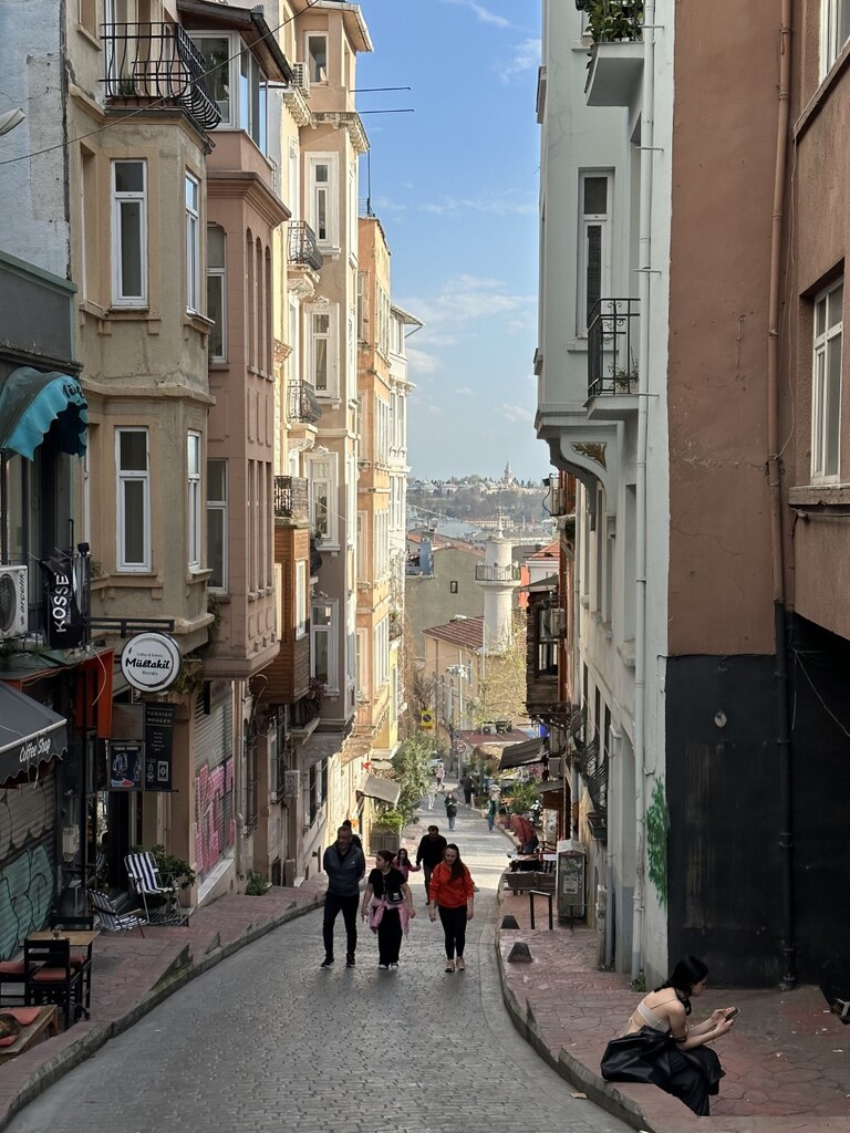 Straßenszene in Istanbul 2023; Foto: Stefan Weidner