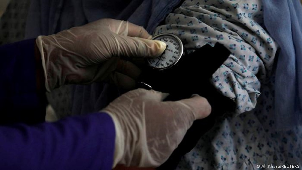Blutdruck kontrollieren: Hebammen, eine Hoffnung für Afghanistan
