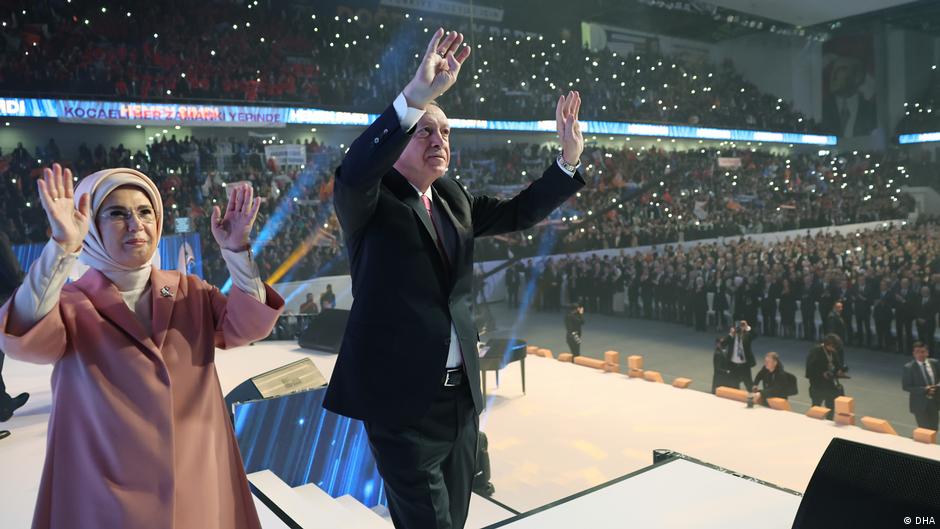 Turkish President Recep tayyip Erdogan and his wife Emine on the campaign trail (image: DHA)