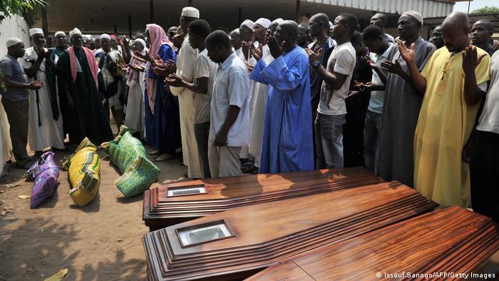 12 Elfenbeinküste Abidjan Massenpanik  Foto Getty Images ساحل العاج - حادثة تدافع مأساوية حصدت أرواح البشر.