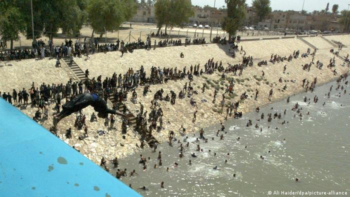 15 Irak Hunderte Tote bei Massenpanik auf Brücke in Bagdad Foto Picture Alliance العراق - حادثة تدافع مأساوية حصدت أرواح البشر.
