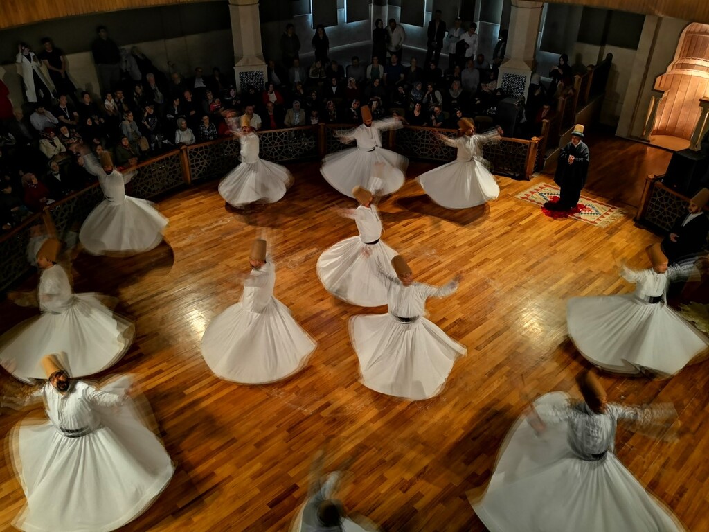 Sema performance in a cultural centre in Konya (image: Marian Brehmer)