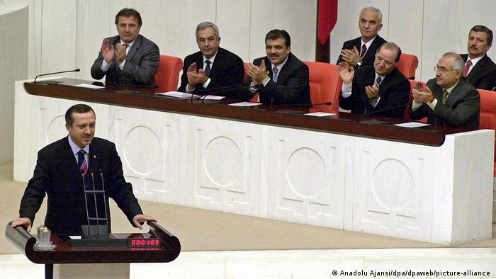 رجب طيب إردوغان - ابن صياد السمك الذي أصبح رئيسا لتركيا. 03 Erdogan Tuerkei Foto Picture Alliance