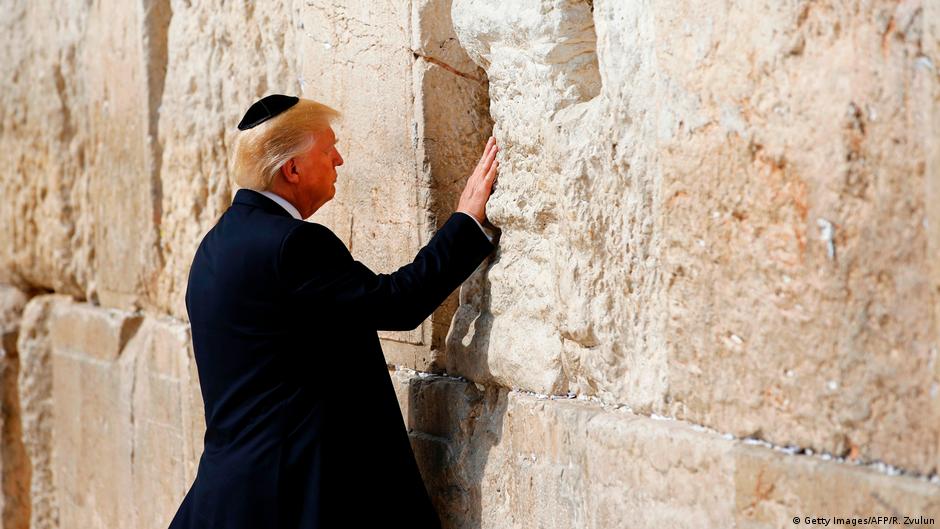 Donald Trump während seiner Amtszeit als Präsident der Vereinigten Staaten an der Klagemauer in Jerusalem (Foto: Getty Images/AFP/R. Zvulun)