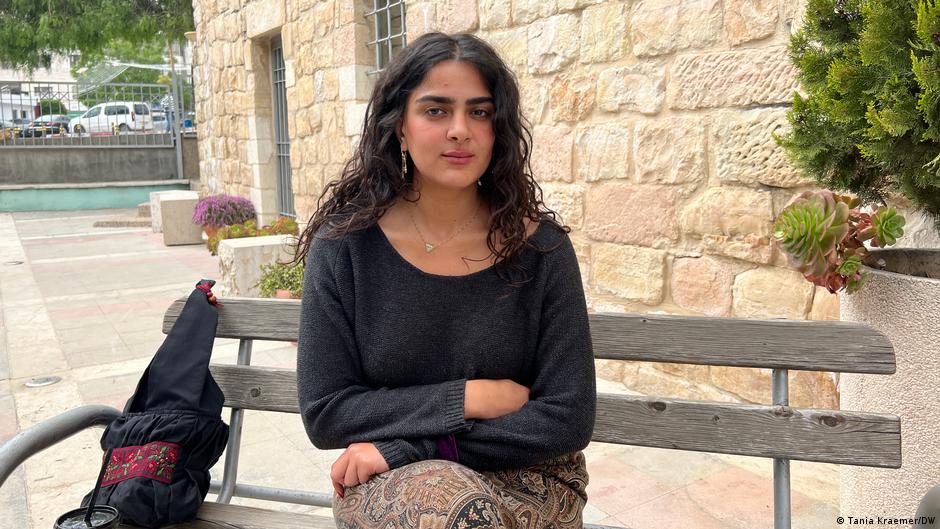فايزة عفيفي طالبة تعيش في رام الله بالضفة الغربية المحتلة. Faizeh Afifi studies design in Ramallah in the occupied West Bank (image: Tania Kraemer/DW) 