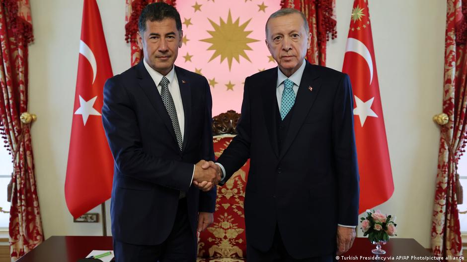 Ultranationalist Sinan Ogan meets President Recep Tayyip Erdogan (image: Turkish Presidency via AP/AP Photo/picture-alliance)