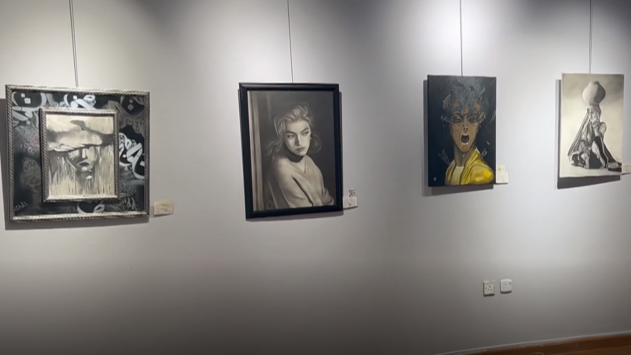معرض للفنون في جدة بعنوان "تباين" - السعودية. Tabayun" art exhibition in Jeddah, Saudi Arabia (screenshot: Saudi Arabia state television)
