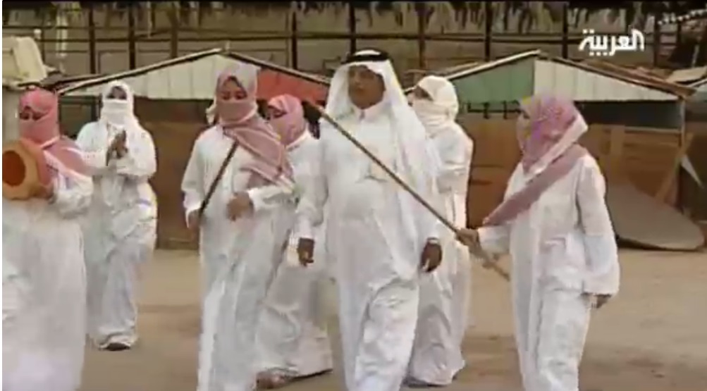 مهرجان القيس بموسم الحج - حين تكون مكة مدينة النساء - السعودية.  Al-Qais bzw Al-Keis Frauen Karneval in Mekka Saudi Arabien Screenshotal-Arabiya
