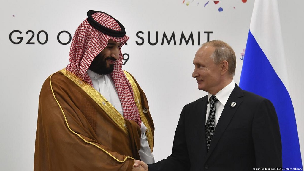 Saudi-Arabiens Kronprinz Mohammed bin Salman mit Russlands Wladimir Putin: Foto: Juri Kadobnov/AFP/AP/picture-alliance