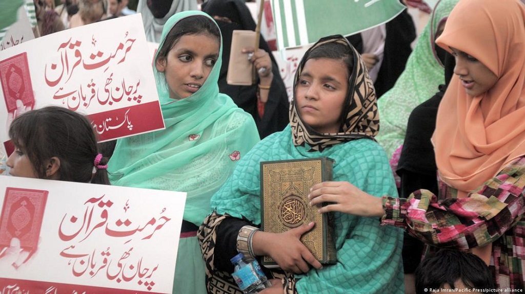 احتجاجات في باكستان ضد حرق القرآن. Protest gegen Koranverbrennungen in Pakistan: Foto: Raja Imran/Pacific Press/picture-alliance