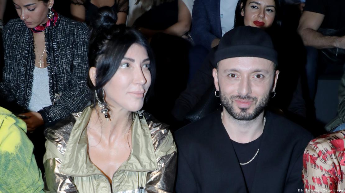  Songwriter Mabel Matiz (r), hier mit Hande Yener im Oktober 2019; Foto: N. Baris Acarli/Getty Images 